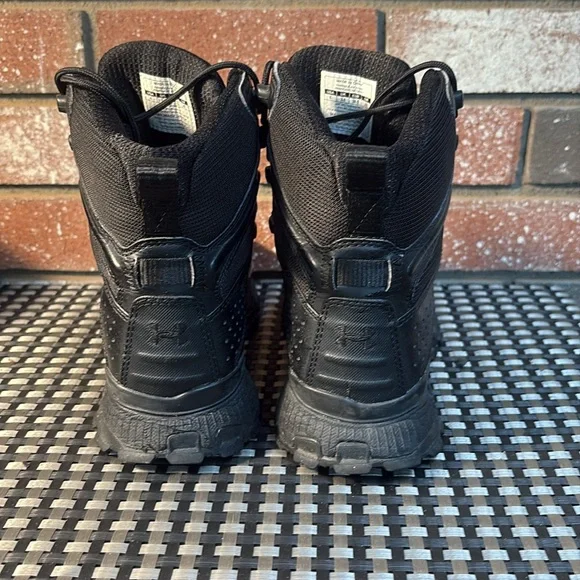 Black Under Armour lightweight Boots - Picture 3 of 6